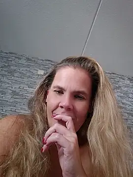 JoyceAndFriends webcam