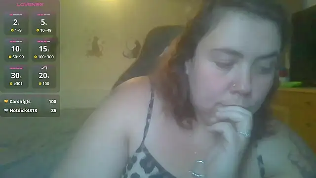 Curvy-Milf-Eden webcam