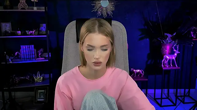 AngelaHolmes webcam