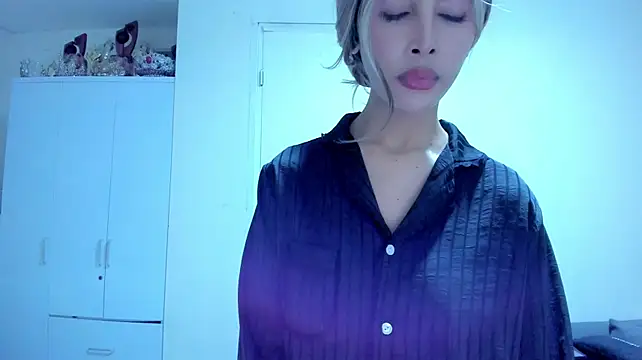 Lovable_with_bigsurprise webcam