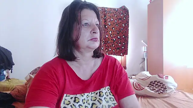 ExtasyMature live cam on StripChat