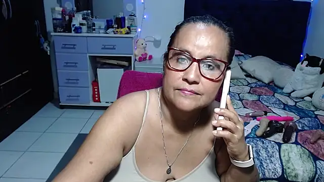 pervert_mommy_ live cam preview
