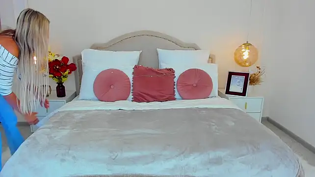 MissLoou webcam