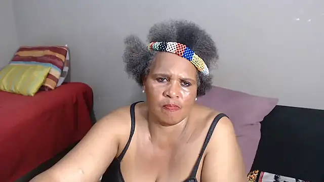 GrandBustyMelon webcam