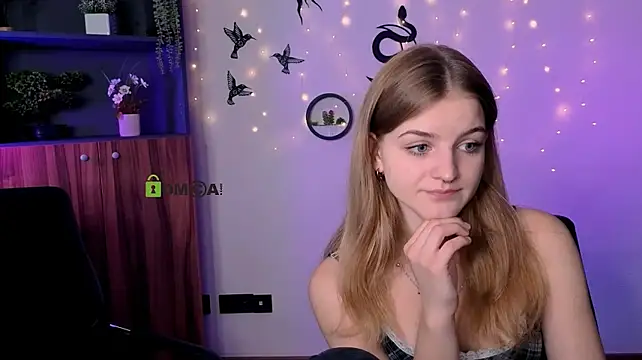lisa_dark_ webcam