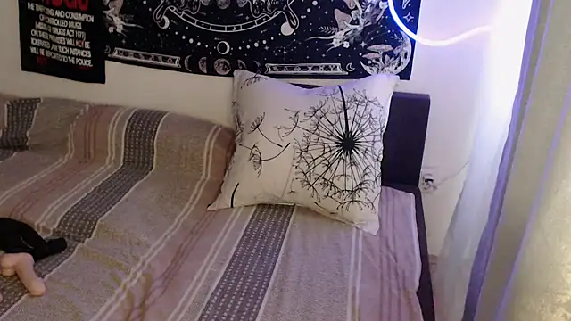 AlienforTwenty webcam