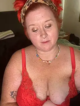 BustyRedxx webcam