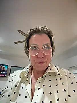 bettybutter_ webcam