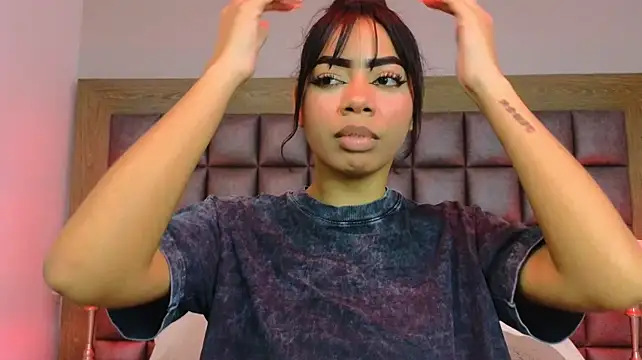 TyraKayne webcam