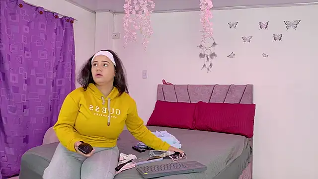 NahomyEvans webcam