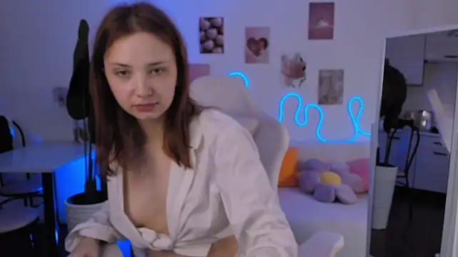 LittlePeach007 webcam