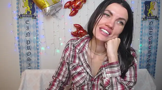 MilaLoona webcam