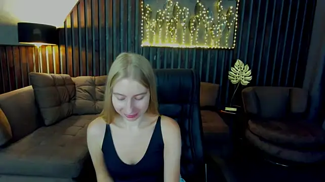 Alina_Blonde webcam