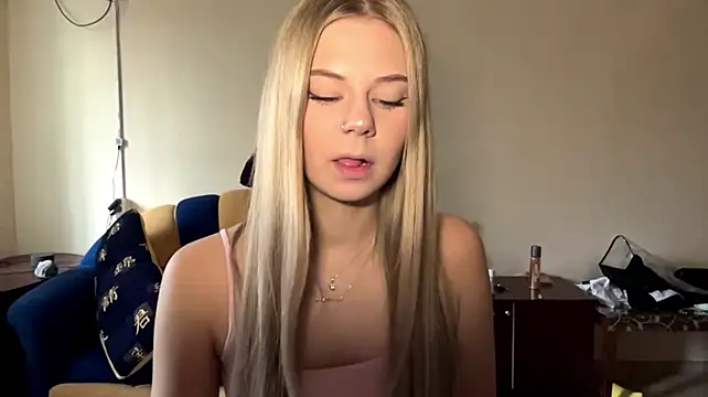 HoneysPiee webcam