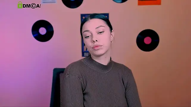 laura_dark_ webcam