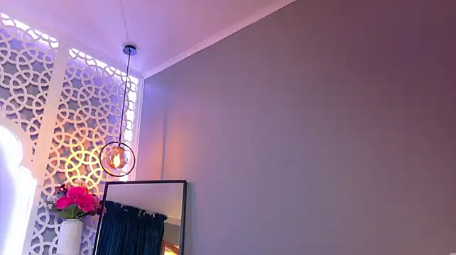 Mila_Kunnis webcam