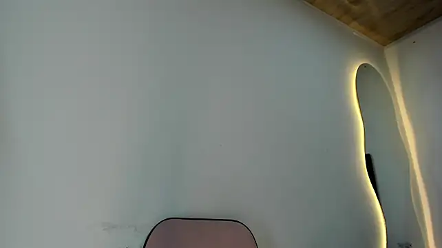 BustyGlow webcam