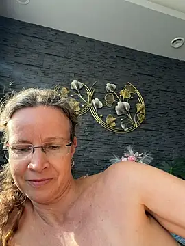 AnnikaRose live cam