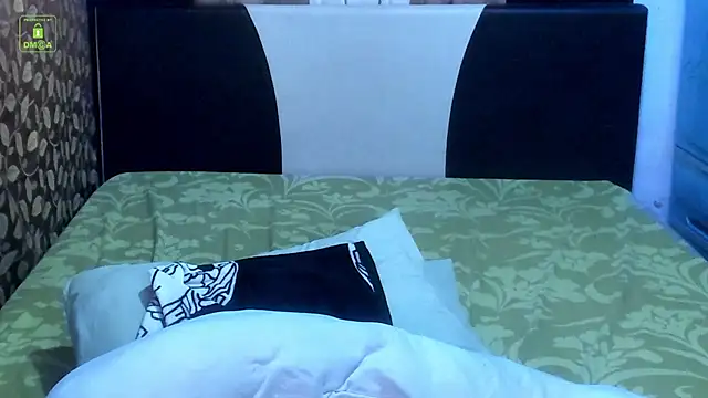 Crazyasiancum1 webcam