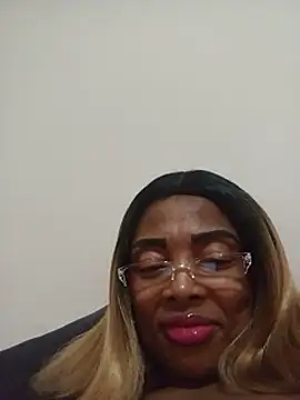 SEXYMOANSXX webcam