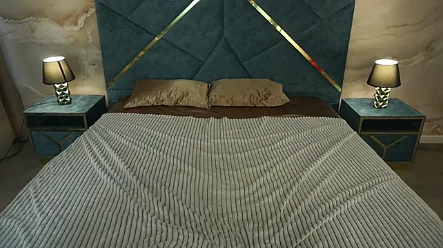 MikaFoxy webcam