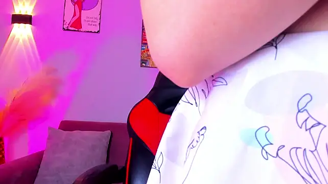 Seraphine_18 webcam