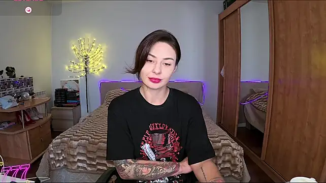 LilCamomile live cam on StripChat