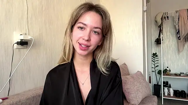 Sara_Bloservety webcam
