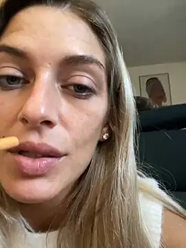 Bellalolahot webcam