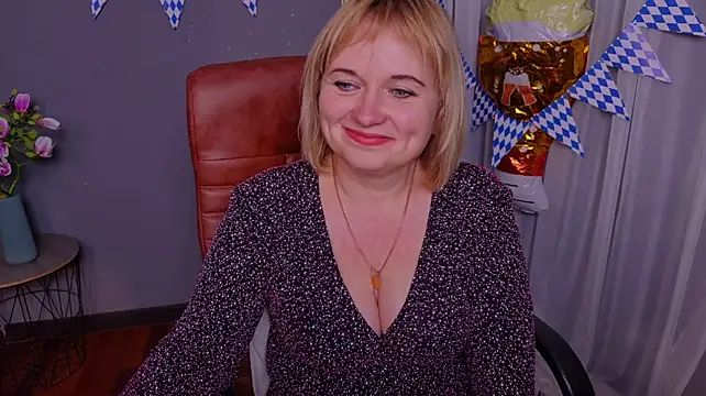 KiraSmiling webcam