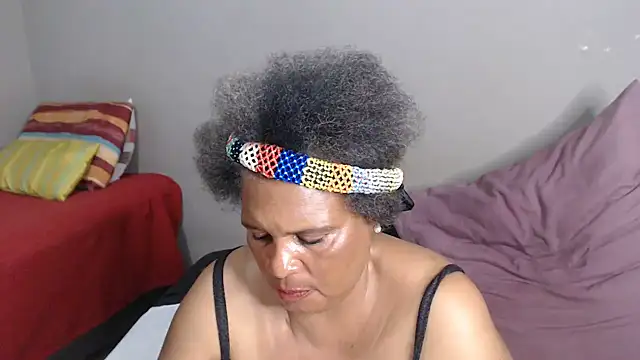 GrandBustyMelon webcam