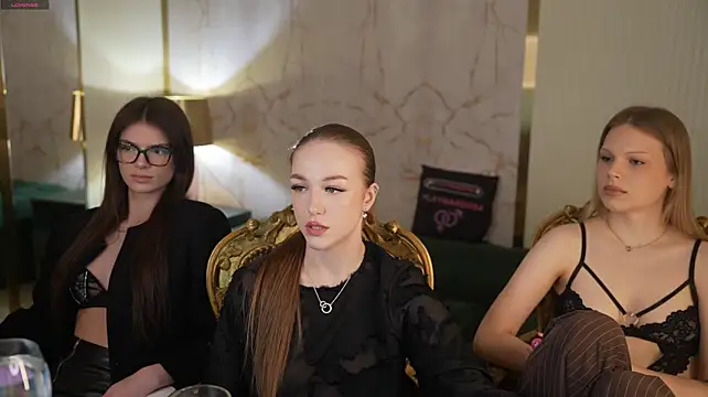 Ella_054 webcam