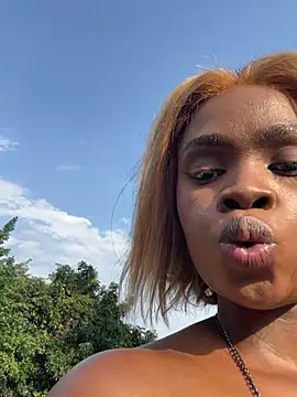 LuciousLips96 webcam
