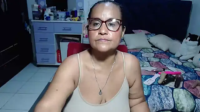 pervert_mommy_ live on Stripchat