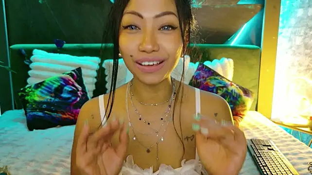 ElyaQuinn webcam