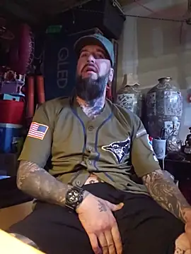 beardedtattood (Ask my age) - 😈 get daddys cock hard 😈