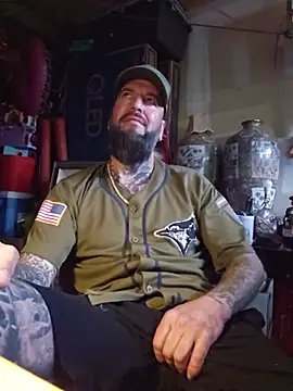 beardedtattood (Ask my age) - 😈 get daddys cock hard 😈
