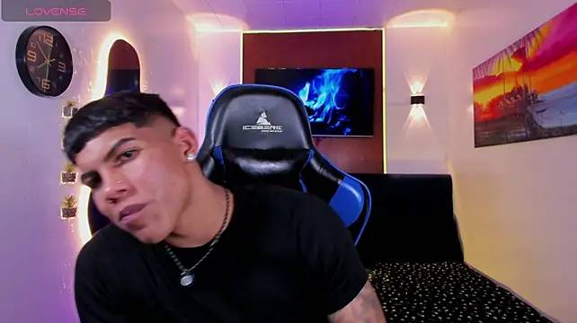 Damian_latinxxx live cam on StripChat