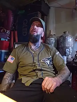 Beardedtattood live cam on StripChat