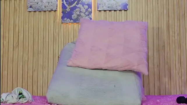 Moonceleste live cam on StripChat