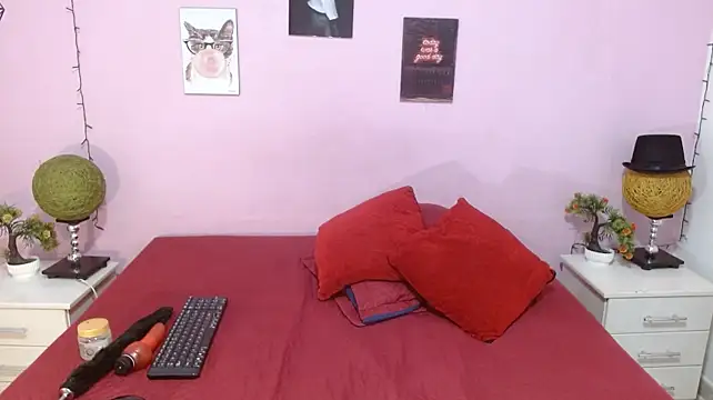 milady_roxx live cam on StripChat