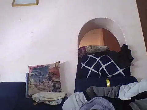 IvoryMuseElara live cam on StripChat