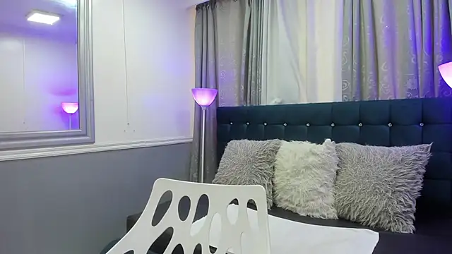 CataleyaReed live cam on StripChat