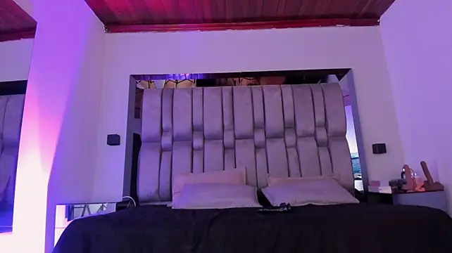 NikkySmiith webcam