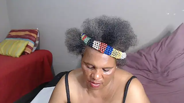 GrandBustyMelon webcam