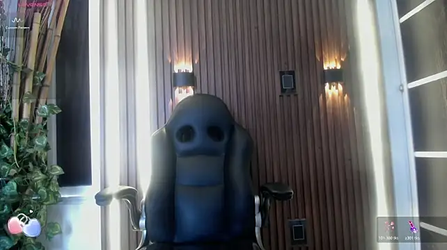 yaazhinii webcam