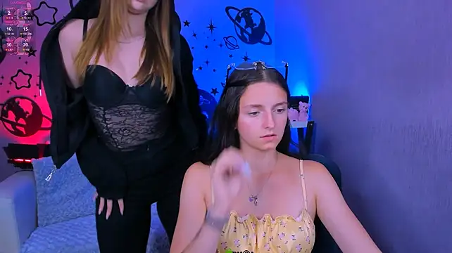 caroline_honeyy webcam