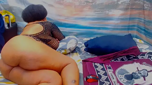 CURVYELEGANCExxx webcam