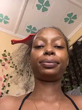 YourWetDream02 webcam