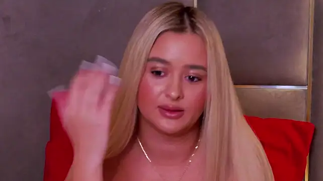 LaceyDover live cam on StripChat